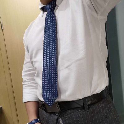 正装小叔👔🤵🏻♂️🐮,上翘持久攻🍆⛲。喜欢胡茬糙爷们公零🍩,不喜欢娘的。作品全部原创🆓