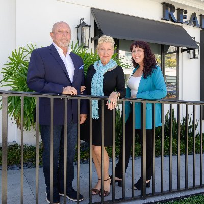 The https://t.co/hVRnpn54nm Team. Happily selling beautiful homes to wonderful people in #NaplesFL since 1981 #HarrisPeppeWells #ColdwellBanker 239.370.0574