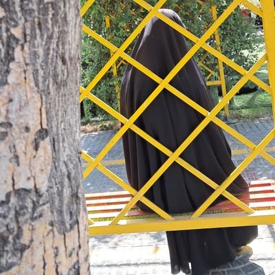 دختر اولی خانواده/گاهی عکاس/ایده پرداز/طراح/دهه هشتادی