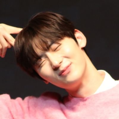 tineehwang's profile picture. logged out. moved to @minhyunpouts