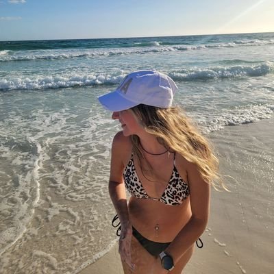KaitlynMoore_4's profile picture. 24
🌊🌴👠🎮