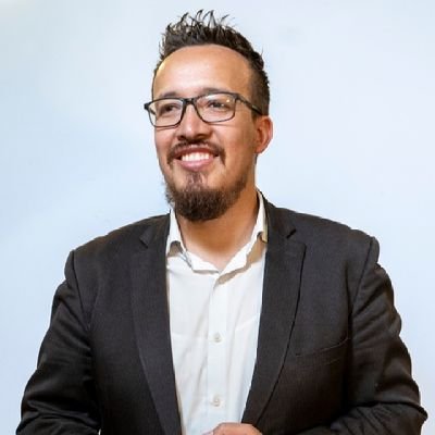 Comunicador Social y periodista,  Ingeniero y productor multimedia