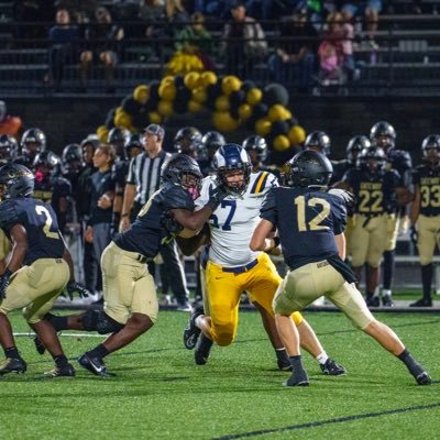 PCC '25 | 4.83 GPA | 1510 SAT | 6'3 265 lbs | DE/DT/OL | Shot Put & Discus | Email: rjameson25@centralcatholichs.com