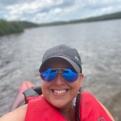 Wife 👩❤️👨, Host Mom👨👩👧, teacher🧑🏻🏫, auntie ♥️, ally🏳️🌈, guitarist/singer🎶, cyclist 🚴🏻♀️ , world traveler✈️, dog mom🐶, nerd🤓!