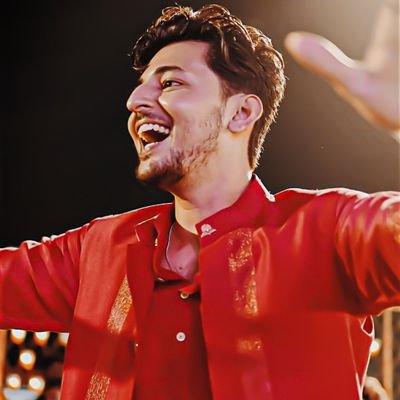 KaVyA_DrDz's profile picture. फ़िक्र की रात में
तू सुकून की नींद है
पतझड़ के मौसम में तू
बारिश की पहली बूँद है......💙✨
 @DarshanravalDZ
•Fan account•