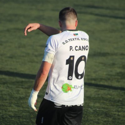 He fallado varias veces en mi vida, es por eso que he triunfado, porque el dolor es pasajero y el orgullo es para siempre.