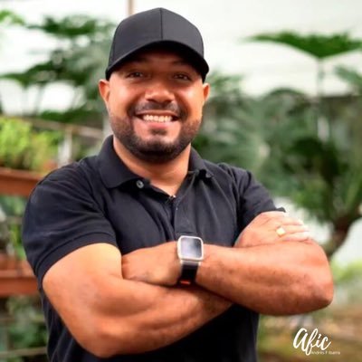 Psicólogo & Coach Organizacional | Neuromarketing 🚀
🌱 Emprendedor consciente
🎯 Conectando propósito y acción desde el SER