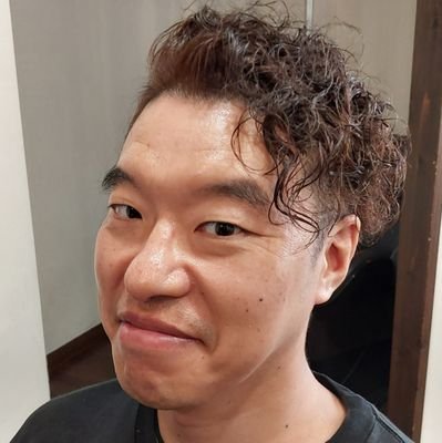 久しぶりにツイッタに戻ってきました。
ツイートは、将棋と日常のつぶやきです。
UberEats配達やってます。
リツイートはいろいろ。