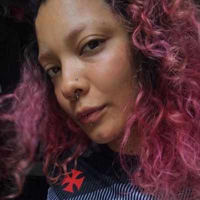 Formanda em sociologia, ariana, bi, não mono e tudo que não presta.