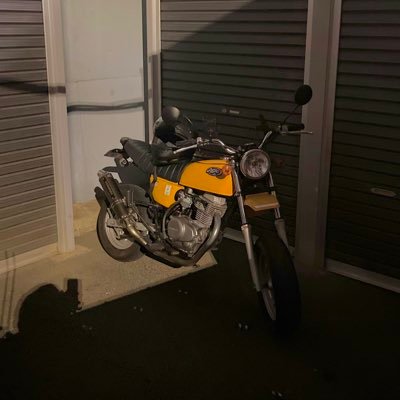 r0n1203's profile picture. 趣味はバイク。 最近はape100とカブ90が楽しい。 r100rtも