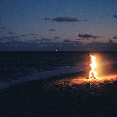 clownayi's profile picture. Feliz pero no mucho 
🦋