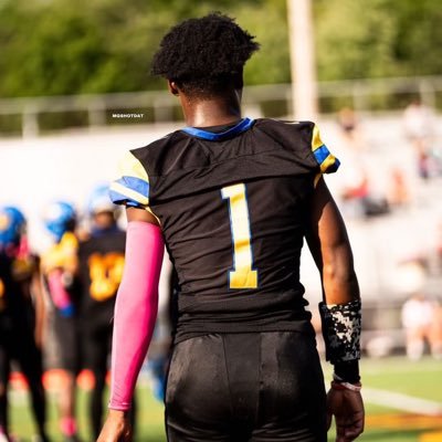 6’1, 200lbs Football #1 OLB/ -DE/Valley Christian School/ 🎓C/O-2025 /0 Offers