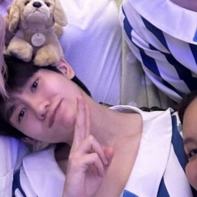 stay | bl stand | harrie
- arriba el bl abajo el gobierno
🦊🍡✧*。