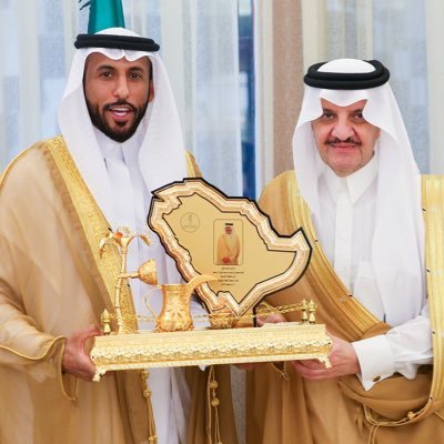 رئيس جمعيه الجشه الخيريه ونائب رئيس نادي الروضة ومدير عام صحيفه شاهد وعضو شرف عيون هجر