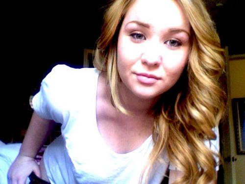 Merrcedes8vm's profile picture. I need some lovin on new years night... anyone wanna hook up? add me at http://go-u‌r‌l.in/7n5