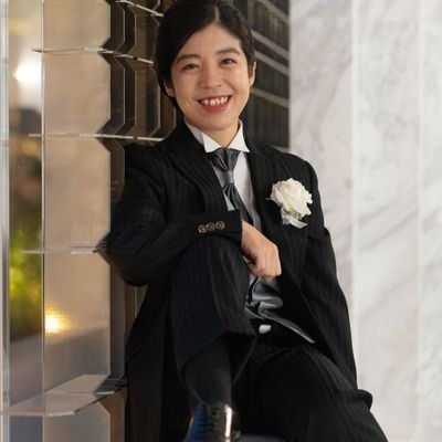 ホテリエ兼社会人声楽家(ソプラノ)/美術系学校卒、芸術表現全般💓(ディズニーの影響)/食器を扱い、かつコロナ禍休業を経験後♪Be our guestが大切な曲に🍽️/家庭科洋裁1級所持、ジュエリー製造も学び、アパレルも経験/ヘルパー2級、元介護士/Coco🧡エルサ🩵読売G🚩