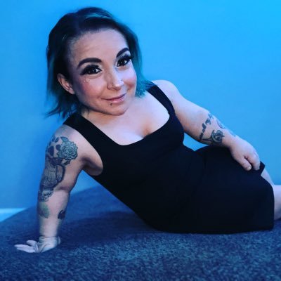 hey it’s me sassee cassee the worlds smallest stripper. let’s have some fun. 🥰