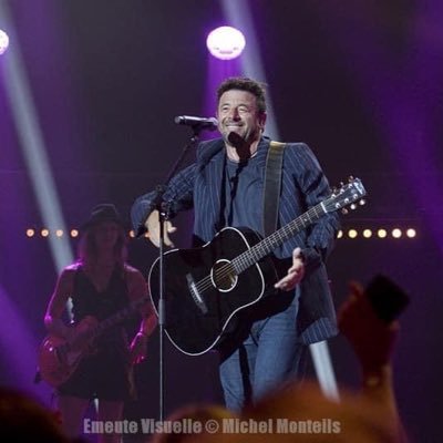 Patrick Bruel, dit Patrick Bruel-Benguigui, né le 14 mai 1959 à Tlemcen en Algérie française, est un auteur-compositeur-interprète