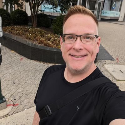 jayehmsee's profile picture. FIRE adherent, figuring out the last half of life, walks, reads, drinks.