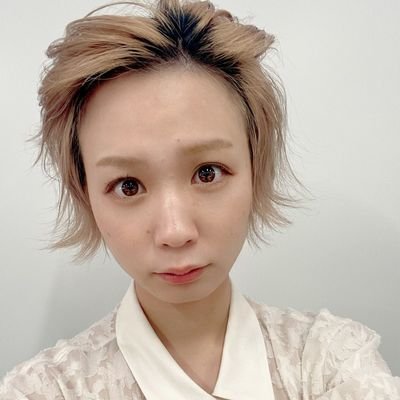 BiSH専用垢作りました。
全メンバー好きですが、
推しはモモコグミカンパニー・アイナジエンドです。
51歳になったおっちゃんですが、よろしくです。無言フォローすみません😣フォローして頂いたら、フォロバします❗