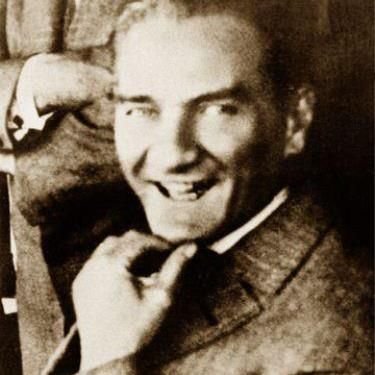 Atasapiens's profile picture. Haklıdan ve zayıftan yana tarafım. #MKA