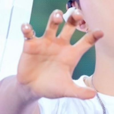 ho5hi_294's profile picture. 