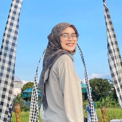 This tweets are a lot of my public life, a little bit of my privacy life, and none of my secret life.🍃