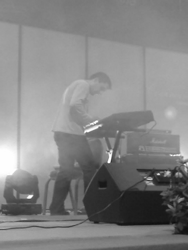 I'm a Progressive Rock and new age music Keyboardist, love Dream Theater, Satriani, Petrucci,Jordan Rudess,Yes, Neal Morse,etc...My world of music madness...