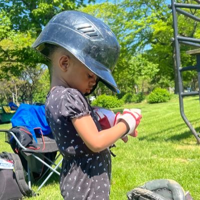 UNCOMMITTED D1 Caliber 🥎 Player since Birth that dances & I’m 4! C/SS. Trained by @Juathleticslife . C/O ‘38. Ran by Dad: @TheJulianGriff