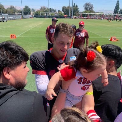 Former First Responder⛑Bay Area Native🌁 Sports enthusiast 🏈 Girl Dad🌹 Gamer🎮 Movie buff🎥 Yes, that is Purdy signing my baby😁 #fttb #SFGiants #DubNation