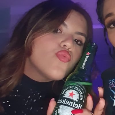 swiftie, leitora e alcoólatra