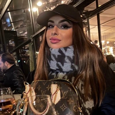 carolinebalfet's profile picture. 