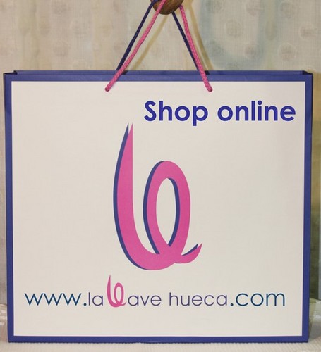 Especialidad en ropa de casa: toallas, sábanas, colchas... con posibilidad de personalizar tu propio diseño.
La Llave Hueca, crecemos contigo.