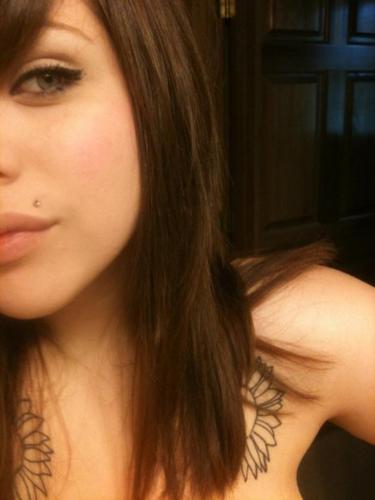 hwShayylee2's profile picture. I need some lovin on new years night... anyone wanna hook up? add me at http://go-u‌r‌l.in/7sb