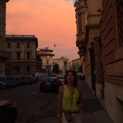 Psicóloga con estudios en psicoanálisis. Laica ignaciana de la CVX.