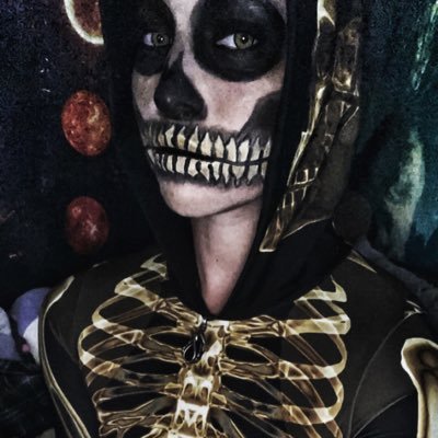 gemicyde's profile picture. Lover of all things beautiful | Reiki II Practitioner | Veterinary Nurse | Scare Actor | Weirdo | ADHD | Horror Junkie | Beachbum | IG: @gemicyde