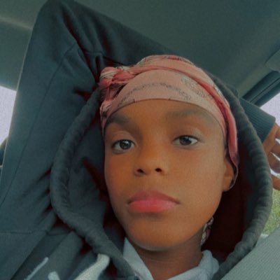 OhHeyItsMaya25's profile picture. Don't let life change your goals, because achieving   your goals can change your life.