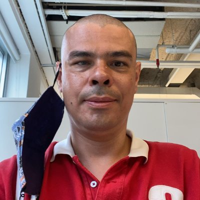Viciado em internet/estressado/buscando vida mais saudável/beer drinker/opinião formada sobre todas as coisas/me ame ou me odeie, nao fique em cima do muro!