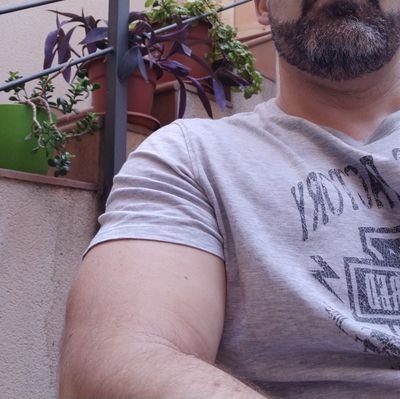 Josan_76's profile picture. No me gusta la gente. Ya conozco a quien quiero y no necesito a nadie más. las posibilidades de que a quien conozca sea un gilipollas, son magnas.