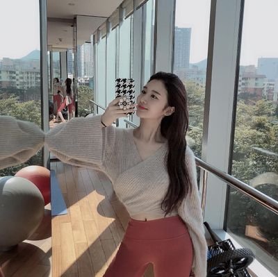 syukri_elya's profile picture. Life is like a box of chocolates， you never know what you are going to get。