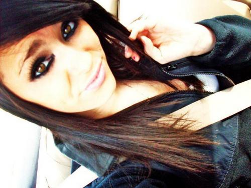 ew2Juliaa9aj_'s profile picture. I need some love on new years. How about a romantic night at my place? add me at http://go-u‌r‌l.in/7u8