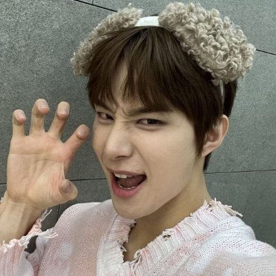 dustyjaem's profile picture. master's degree in choi byungchan