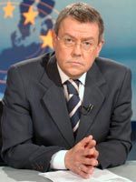 Presidente de Europa en suma, profesor de Sociedad de la Información y Opinión Pública, periodista en RTVE.