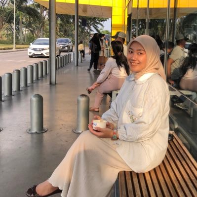 yaa allah jauhkanlah nida dari sifat malas, lemah, pikun dan kikir aamiinn yaa rabb