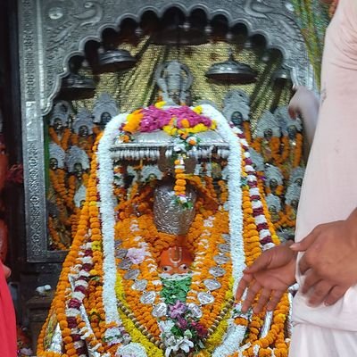 हिंदू 🚩🙏🏻
मुझे भारतीय होने पर गर्व हैं । गोंडा ,उत्तर प्रदेश ।
