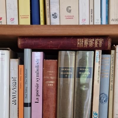 Der Flur Verlag veröffentlicht literarische Texte, Essays und  Sachbücher zu Kunst und Kultur.