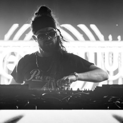 Bass music producer/DJ from Knoxville, TN. I like to make noises. Call me Jacob. @sauceentmt 👾 Booking: SpectruumBass@gmail.com mgmt@spectruumbass.com