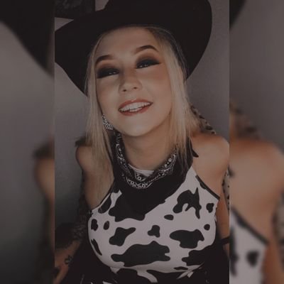 Hi, I'm Gee! 🤍 25 🤍
Variety Twitch Streamer
Addicted to Sims4 & all the cows🐮