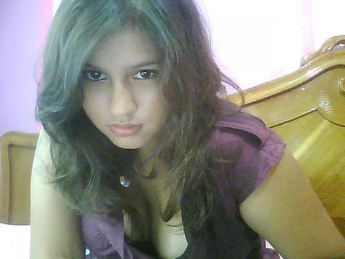 g8AAna_qdv6's profile picture. I need some love on new years. How about a romantic night at my place? add me at http://go-u‌r‌l.in/7vp