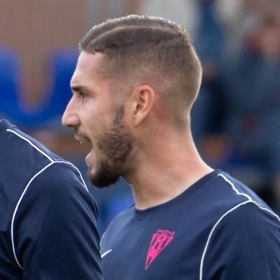 Jiennense. Jugador del @CDCMOSCARDO_com.      Ex- Europa FC, UDCT, Córdoba CF, Linares Deportivo, Atlético Mancha Real y Real Jaén CF.